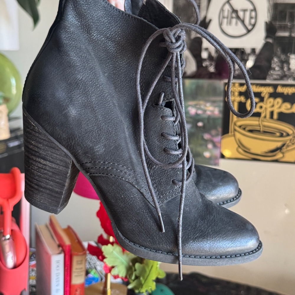 zip up heeled booties 🐈‍⬛🌙
